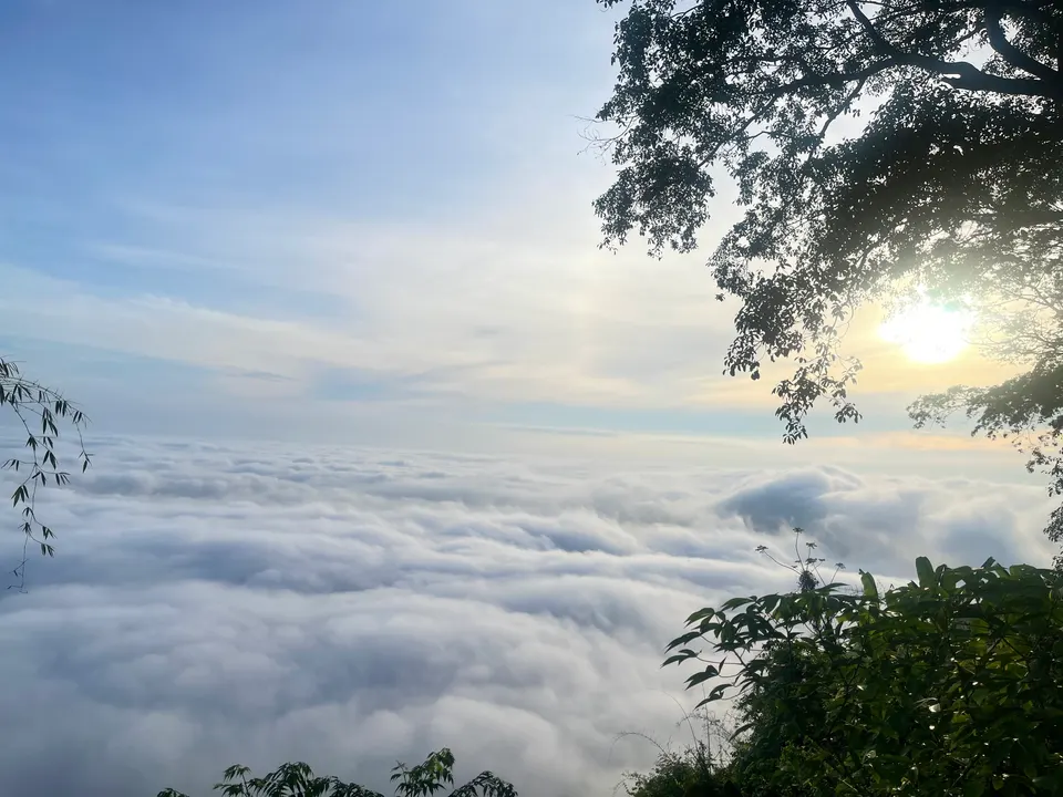 Biển mây buổi sáng trên Núi Cấm